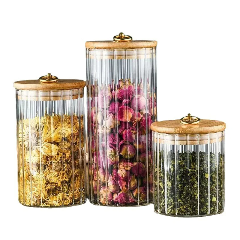طقم برطمانات زجاج 3 قطع باحجام مختلفة بغطاء خشبي بحلقة معدن جولد لحفظ وتنظيم الحبوب والبقوليات والتوابل والشاي والسكر - الصورة 2