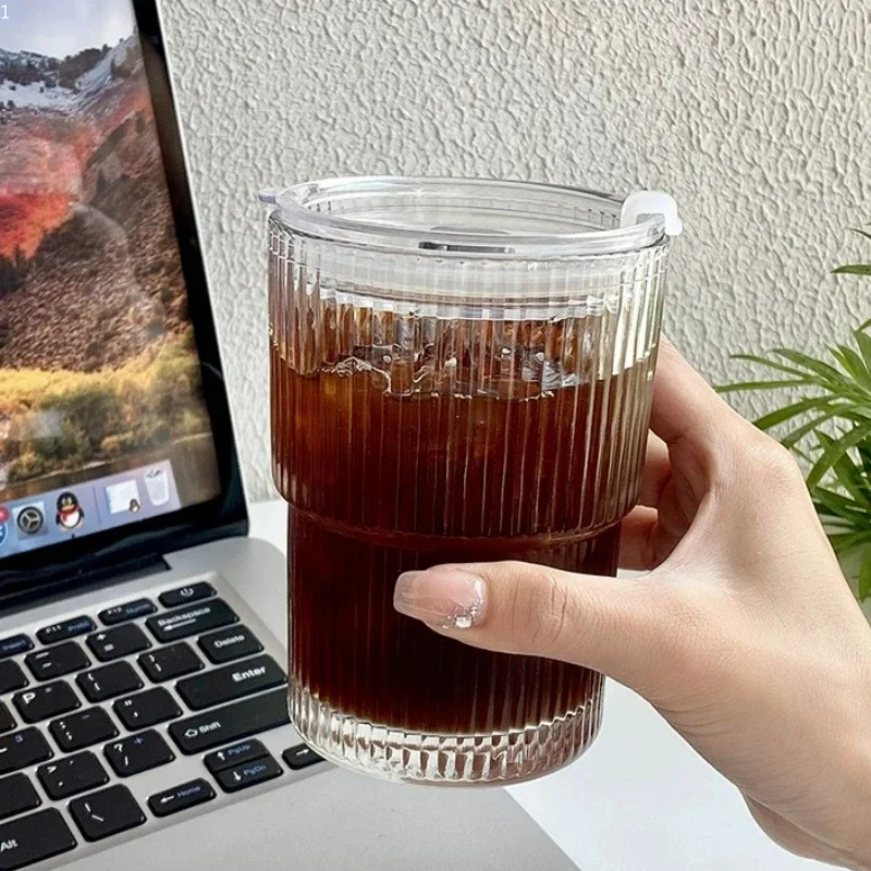 مج زجاج 300 ملي للعصائر والمشروبات الساخنة بطريقتين للشرب بغطاء محكم الغلق وشاليموه - الصورة 2