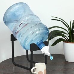 حامل قارورة مياه الشرب من المعدن والبلاستيك عملي وسهل الأستخدام