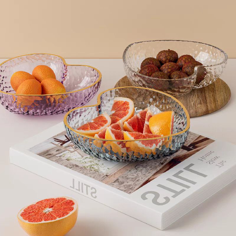 طبق علي شكل قلب لحمل وتقديم الفواكه والمكسرات والشوكولاتة والسلطات بشكل شيك من الاكليريك بحواف جولد - الصورة 2