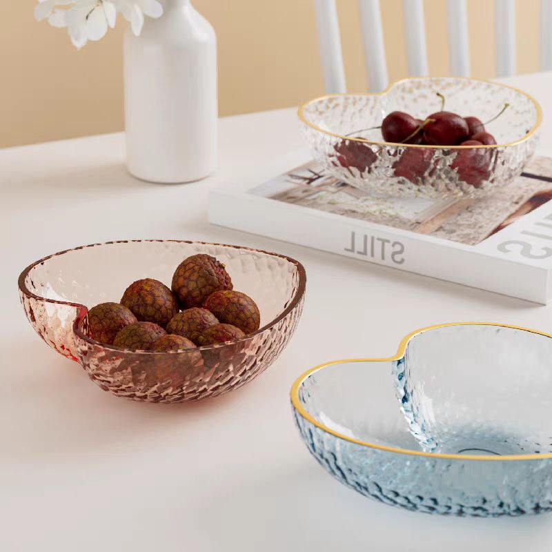 طبق علي شكل قلب لحمل وتقديم الفواكه والمكسرات والشوكولاتة والسلطات بشكل شيك من الاكليريك بحواف جولد - الصورة 3