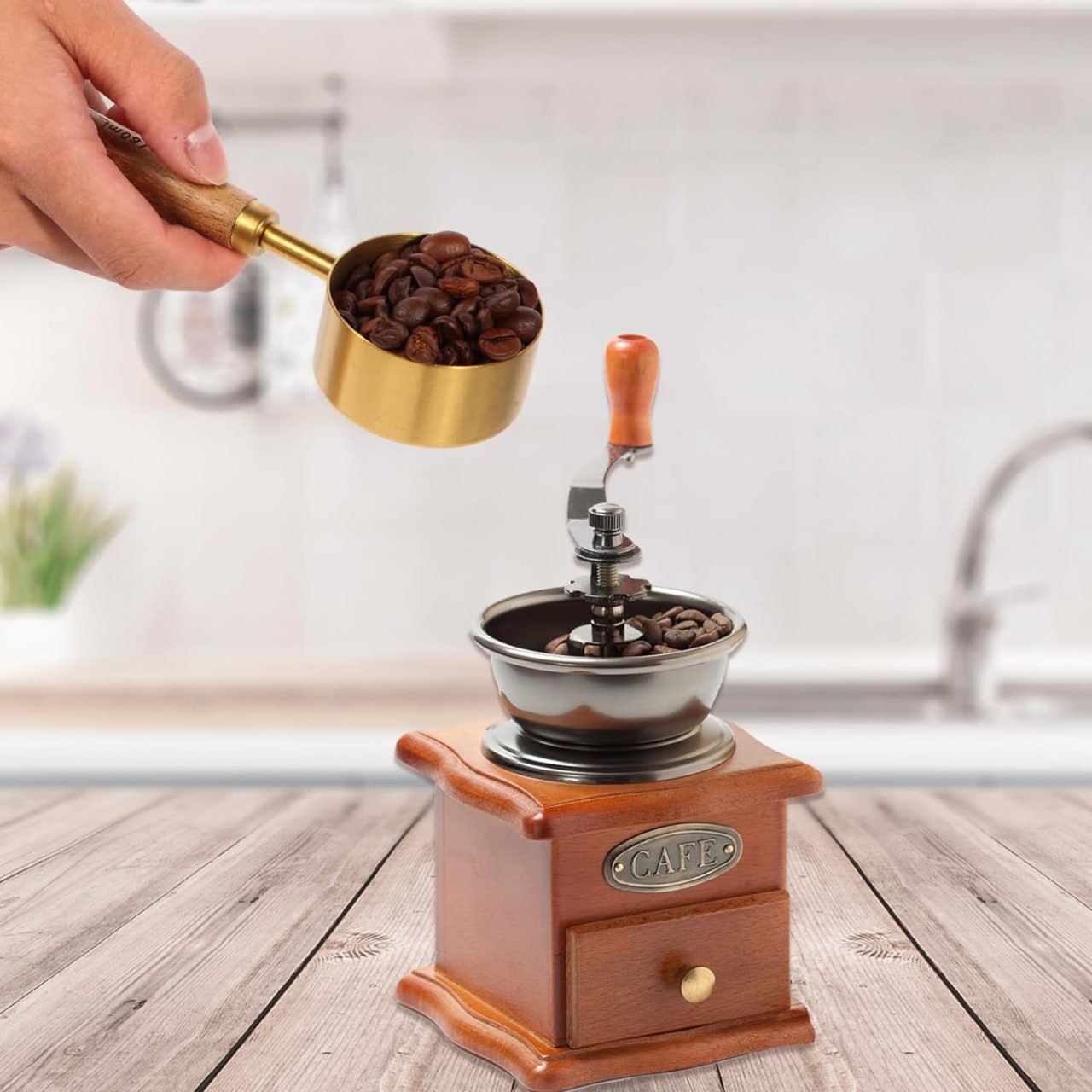 طقم اكواب معيارية 5 قطع بمقاسات مختلفة استانليس ستيل مطلي باللون الذهبي بيد خشب - الصورة 6