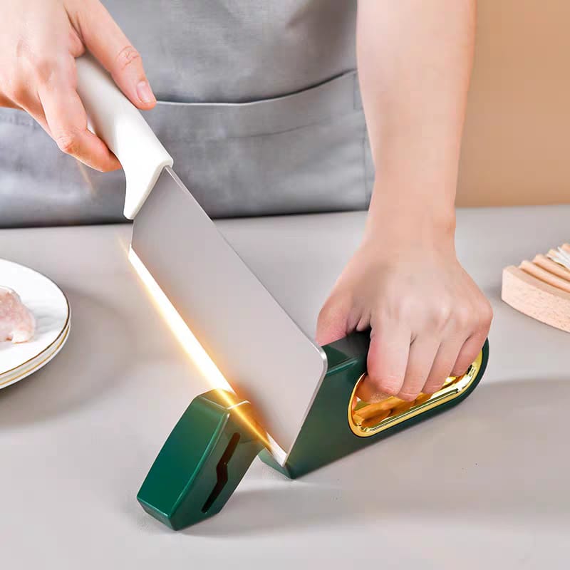 مسن يدوي 4 في 1 للسكاكين والمقصات ب 3 درجات مختلفة ومقبض يد لسهولة الأستخدام