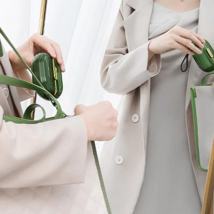 لمامة وبر ميني 2 في 1 لإزالة الوبر والشعر بسهولة من الملابس والمفروشات مع ميدالية للتعليق - الصورة 6