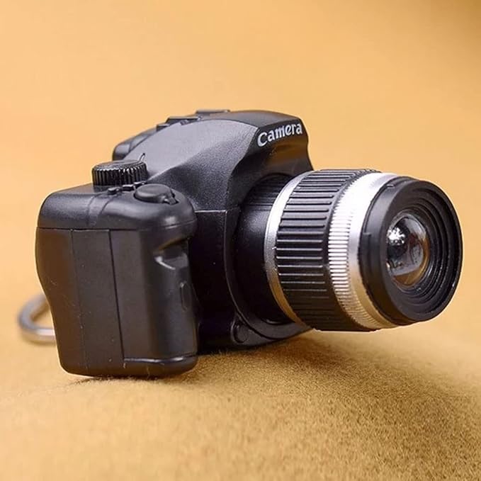 ميدالية على شكل كاميرا ميني تصدر صوت وفلاش أثناء التصوير للمفاتيح