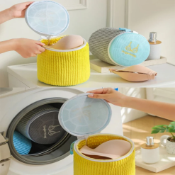 Alternative view of كفر ميكروفيبر لحماية الملابس الداخلية من التلف اثناء الغسيل داخل الغسالة