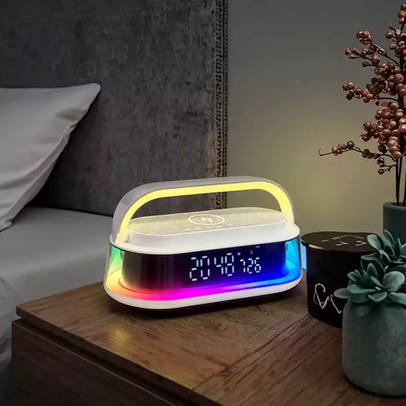 شاحن لاسلكي 6 * 1 مع سبيكر بلوتوث وساعة ومنبه وراديو بإضاءة ليد - الصورة 3