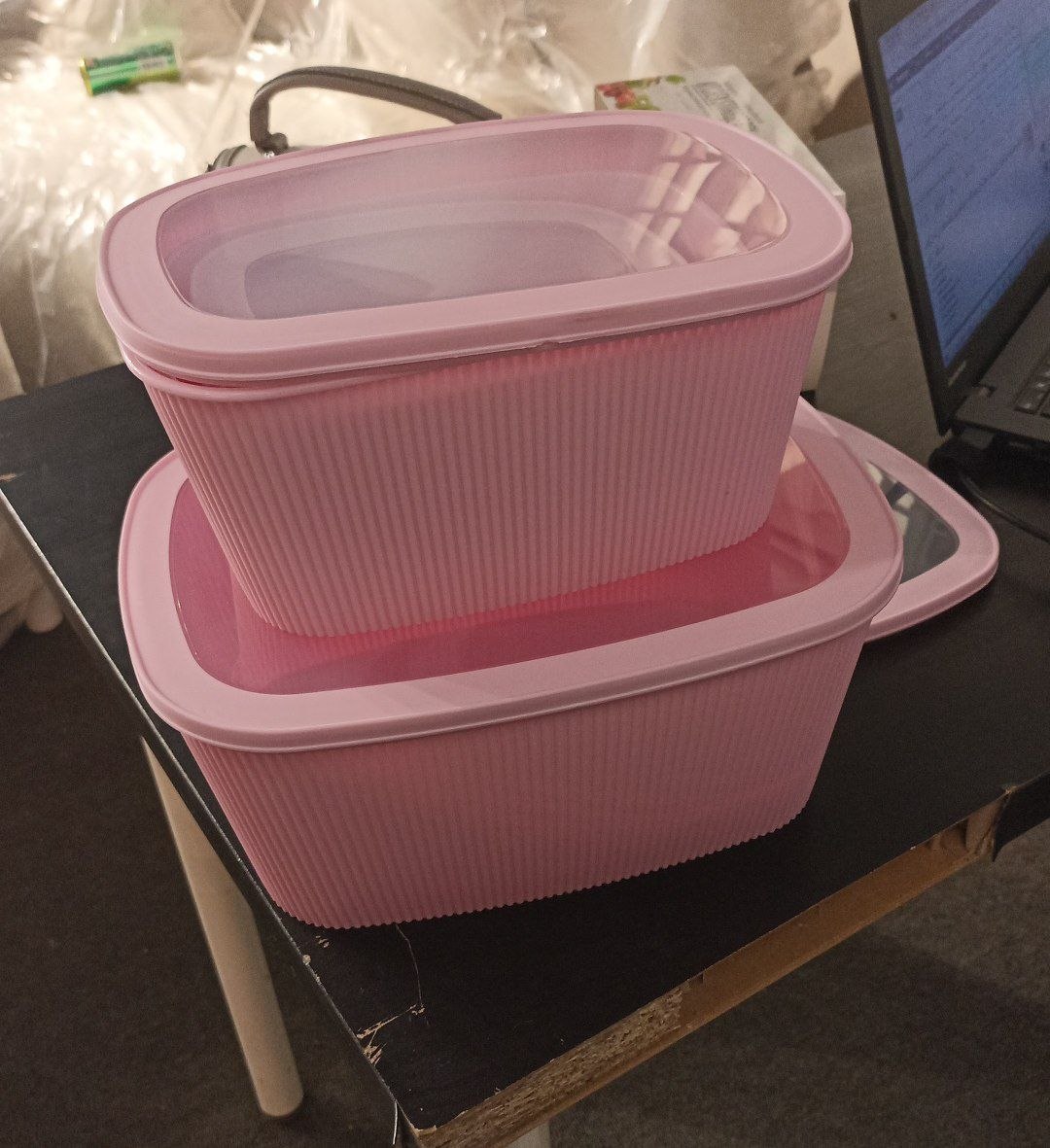 طقم علب تلاجة 4 قطع بأحجام مختلفة لحفظ وتنظيم الطعام بغطاء بإطار سيليكون محكم العلق