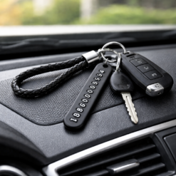 Alternative view of ميدالية جلد مضفر مخصصة لكتابة رقم الموبايل لمفاتيح المنزل والسيارة وشنط السفر بألوان مختلفة